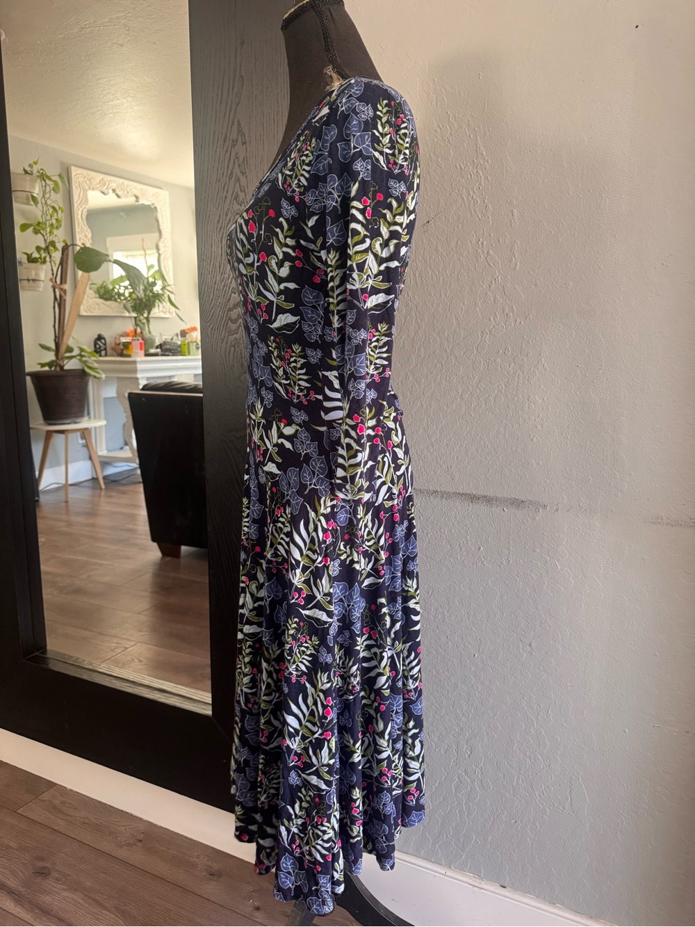 Floral Scoop Neck Midi Dress by Dharma, Size M - Picture 3 of 7